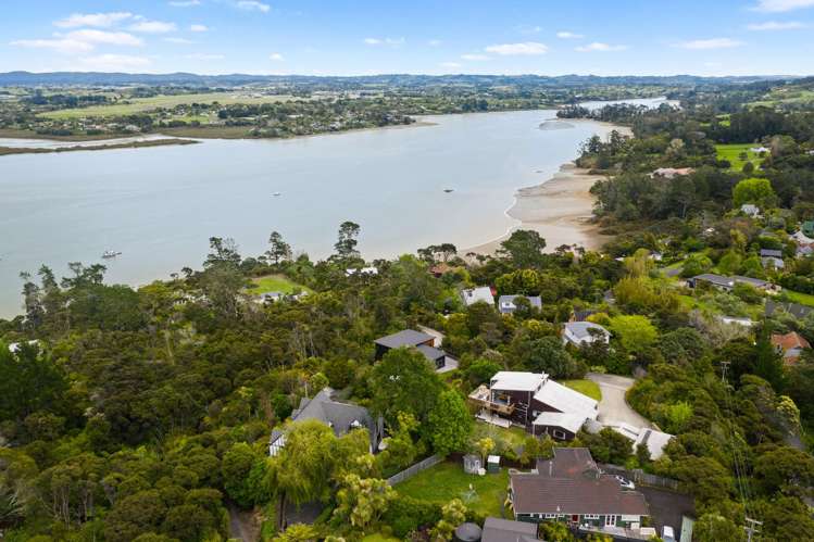 17 Chatham Avenue Paremoremo_39