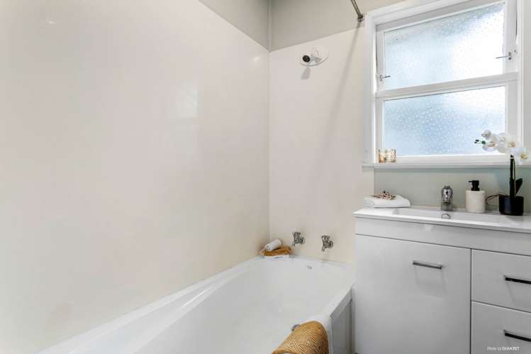 2/769 Beach Road Browns Bay_8