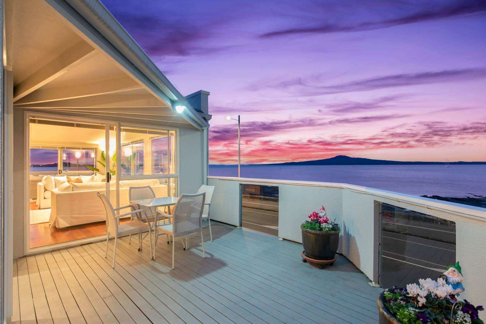 Houses lining Auckland’s Cheltenham Beach