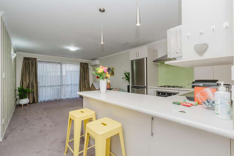 2/240 Old Farm Road Hillcrest_3