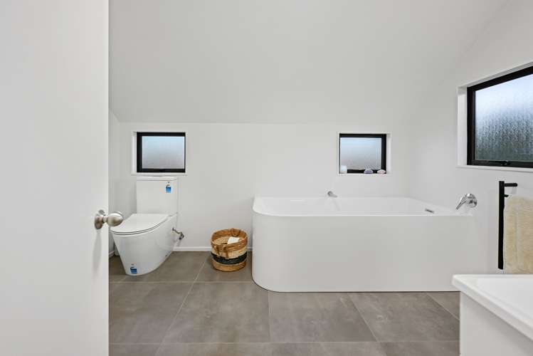 15 Blairgowrie Place Rototuna North_12