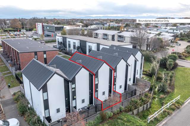 Modern Townhouse-easily managed. $479,000