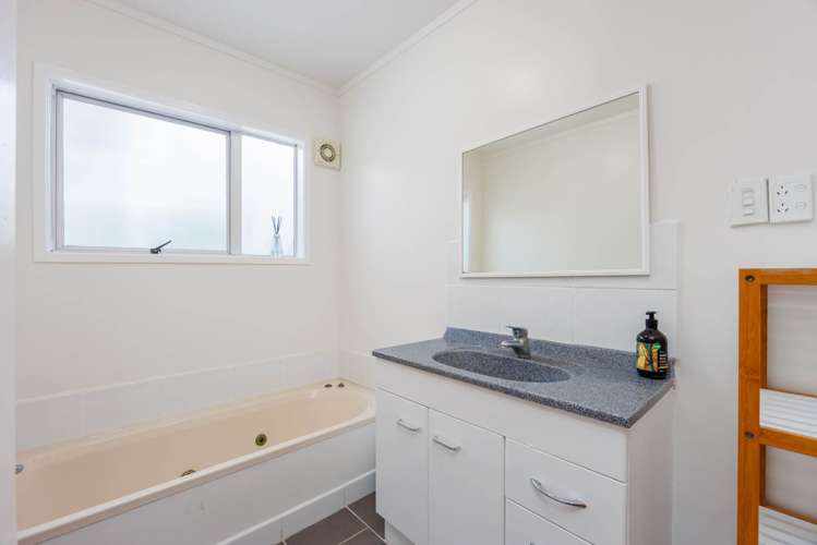 24 Squirrel Lane Browns Bay_8