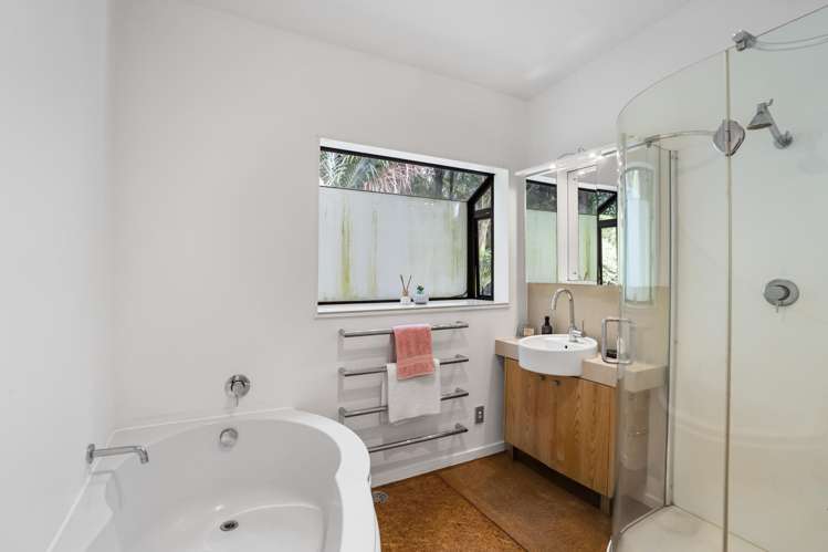 40 Lone Kauri Road Karekare_15