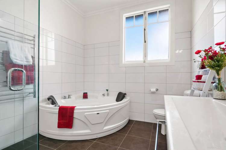 2 Garry Road Mount Eden_16