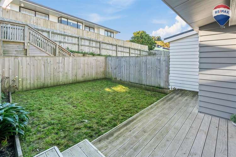 2/18A Cathie Place Karori_13