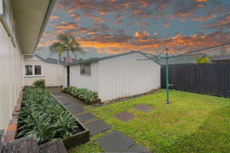 338 Glengarry Road Glen Eden_11