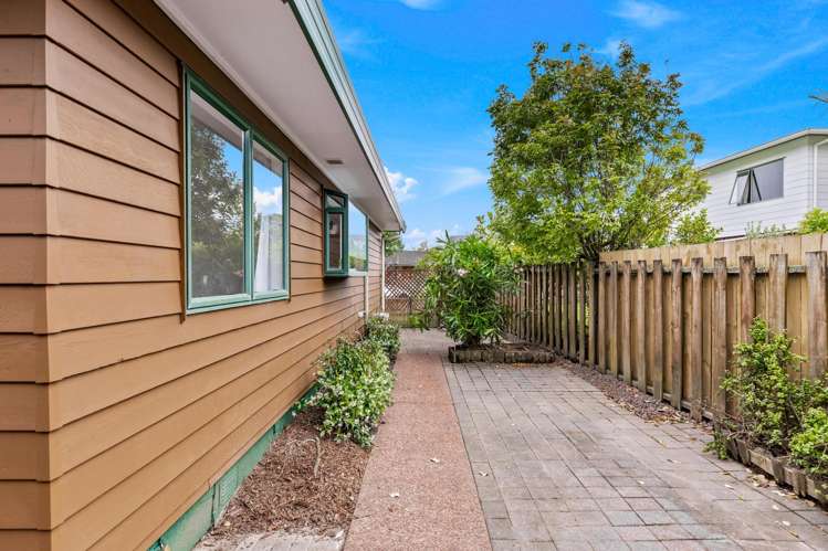 82 Kamara Road Glen Eden_22