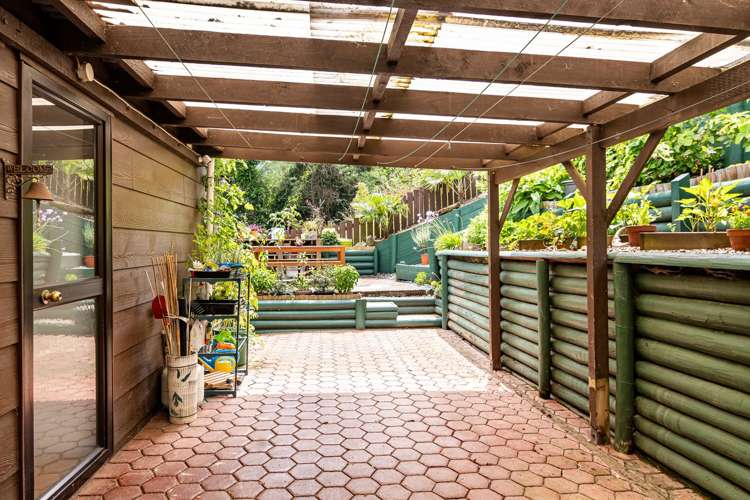 69 Murphy Street Toi Toi_14