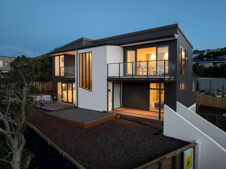 1/164 Soleares Avenue_0
