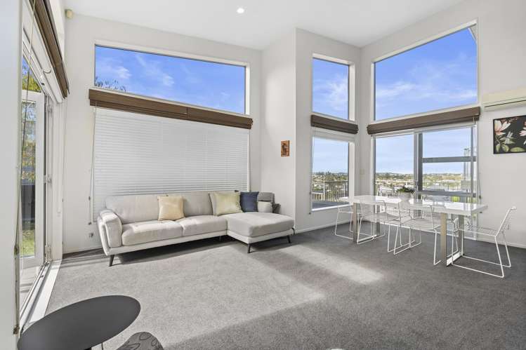 60 Chesterfield Way Orewa_13