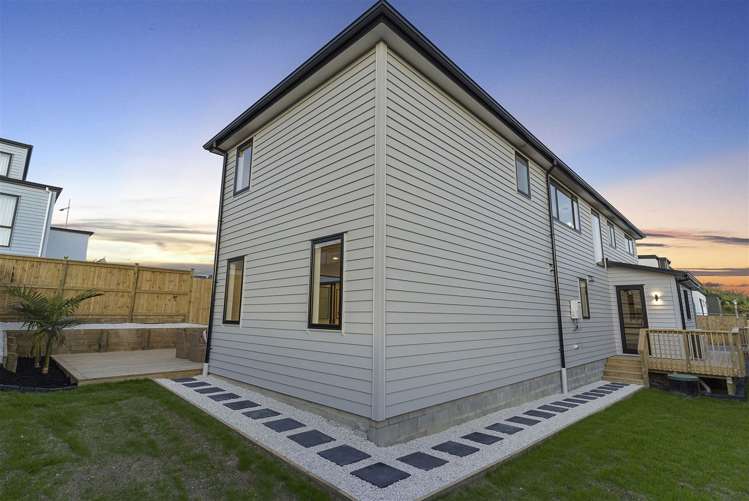 65 Headsail Drive Long Bay_27