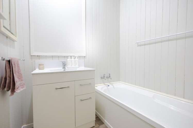 33 Main Road Harihari_15