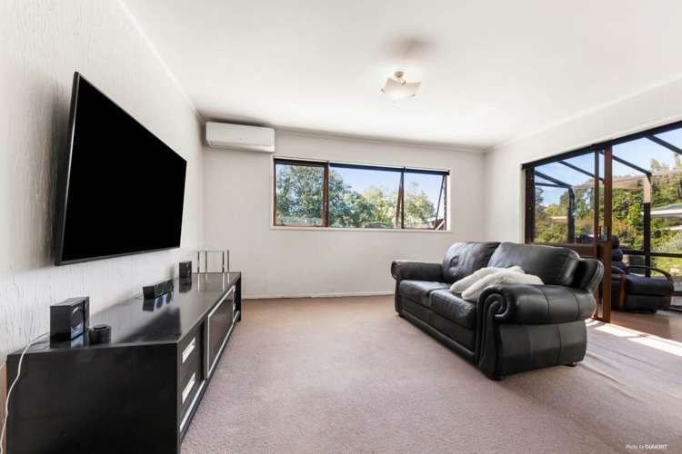 2/4 Landseer Place Blockhouse Bay_4