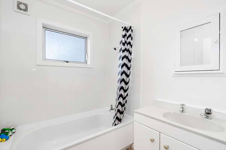 16b Memorial Drive Parahaki_10