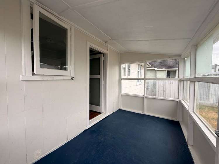 20 Ropata Avenue Pt England_10