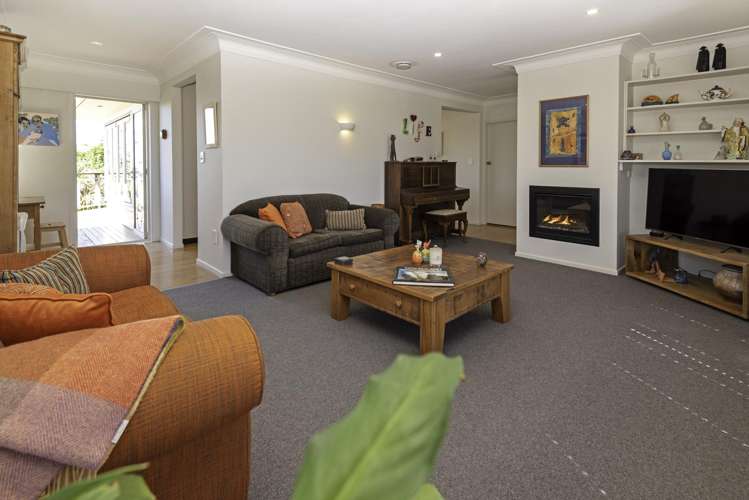 17 Beach Road Mellons Bay_6