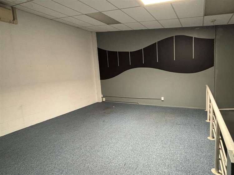 313E Barton Street Hamilton Central_3