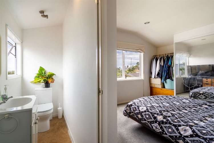 63 Old Lake Road Narrow Neck_8