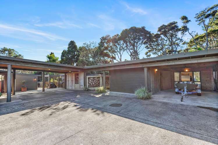 193 Valley Road Muriwai Beach_23
