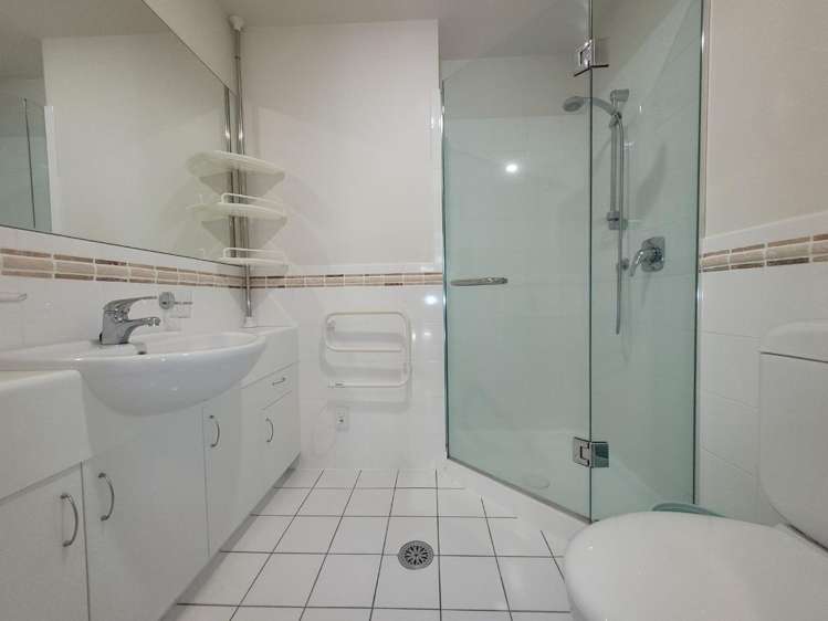 8 Howe Street 1664_8