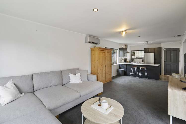 11 Lysander Crescent Beach Haven_2