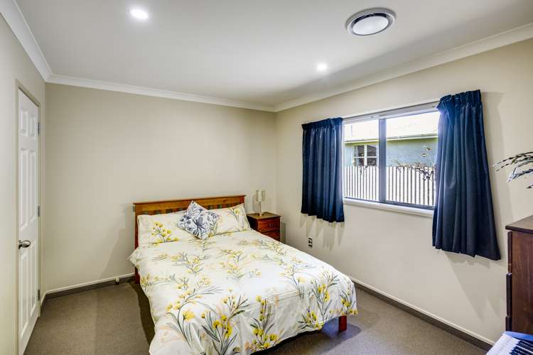 208a Frimley Oaks Frimley_8