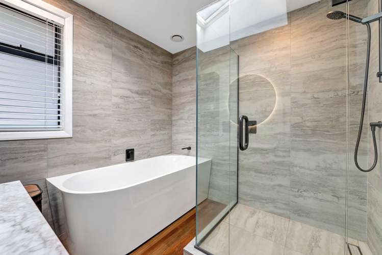 1384 Egmont Road Egmont Village_38