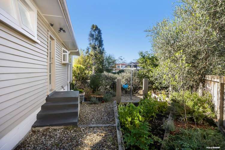 1/7a Woodvale Road Glen Eden_13