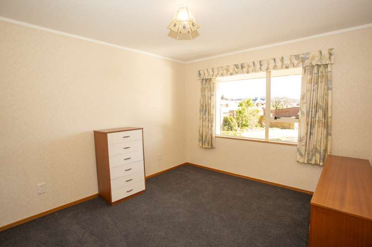 98 Pages Road Allenton_13