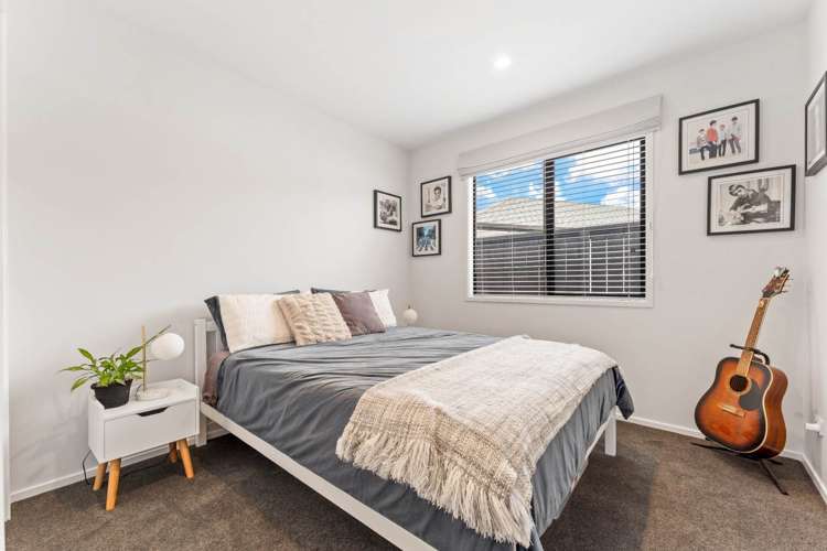 8 Matahae Crescent Milldale_15