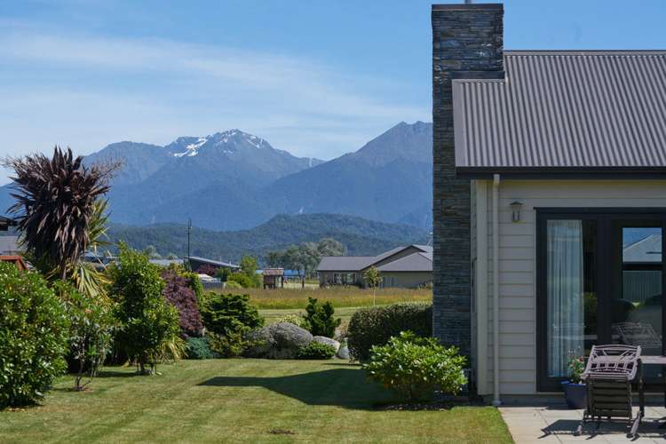 64 Breaksea Street Te Anau_49