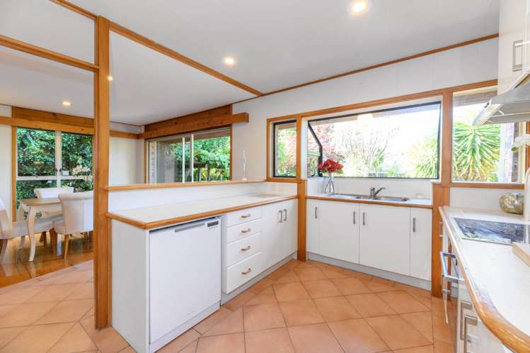 2 Meadway Sunnyhills_23