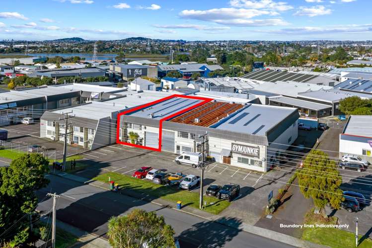 Unit 1/153 Hepburn Road Glendene_1