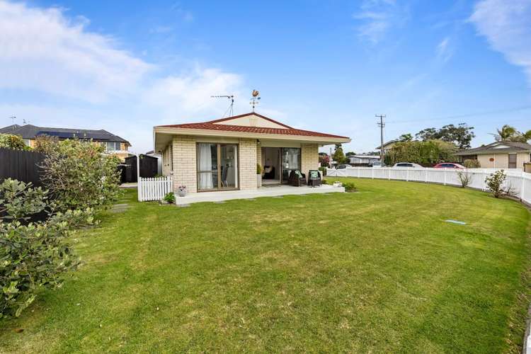 Flat 1/20 Pine Road Orewa_24