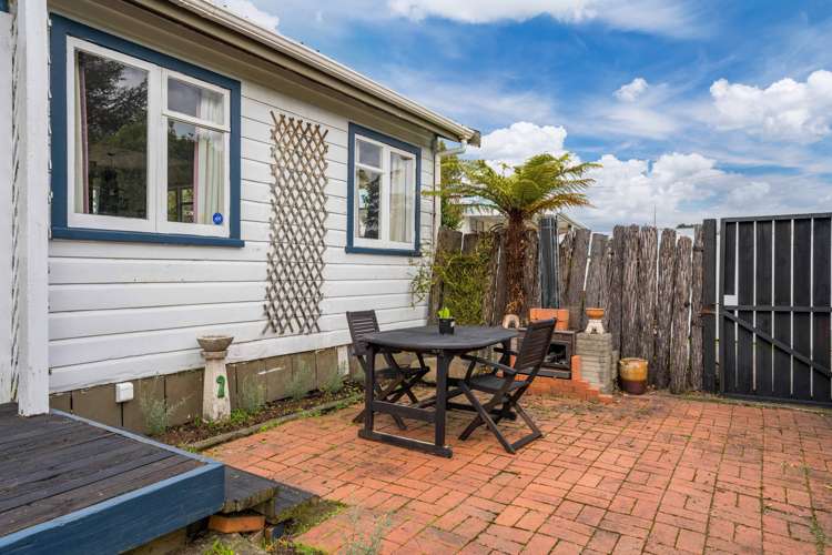 8a Farnworth Avenue Holdens Bay_13