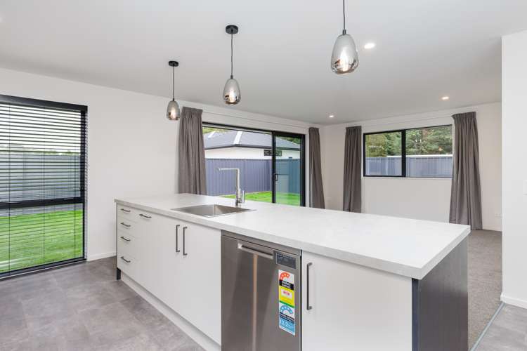 2 Strawberry Lane Waimate_6