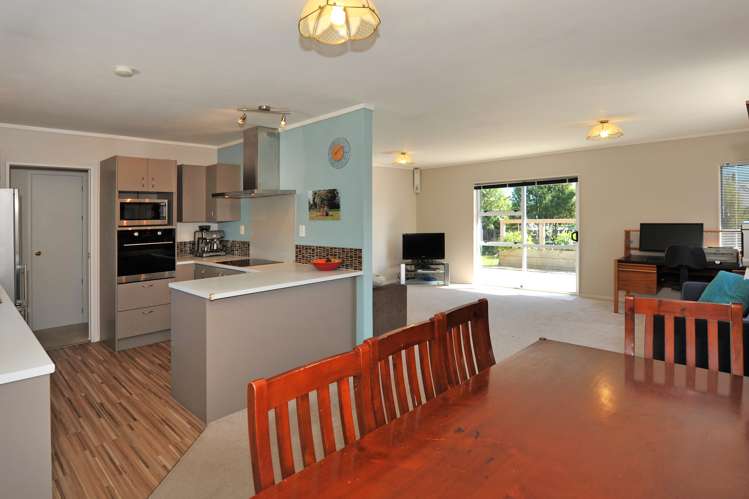 23 Vining Crescent Stoke_5