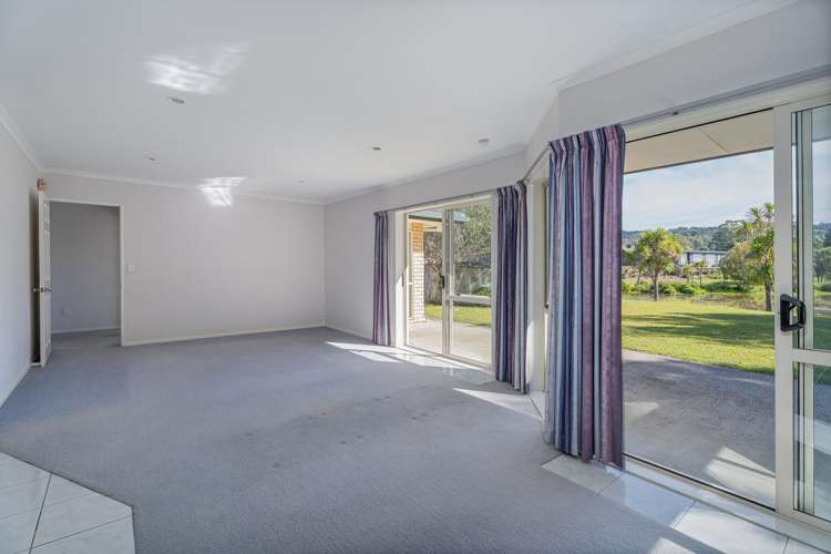 33 Hawk Hill Crescent Cooks Beach_10