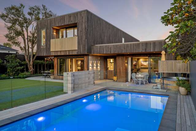 Premier Position, Premium Architecture