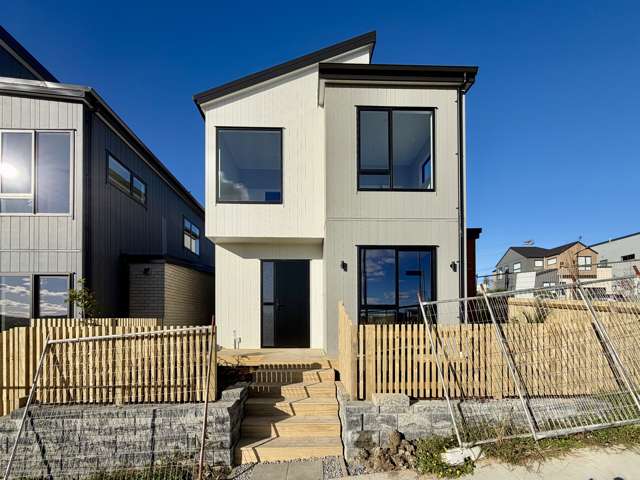 A Sunny Corner Retreat in the Heart of Silverdale