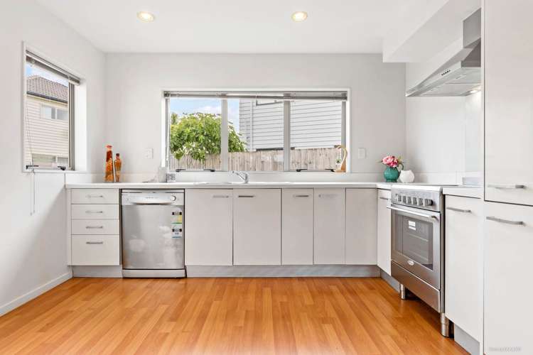 7 Bordeaux Parade Te Atatu South_6