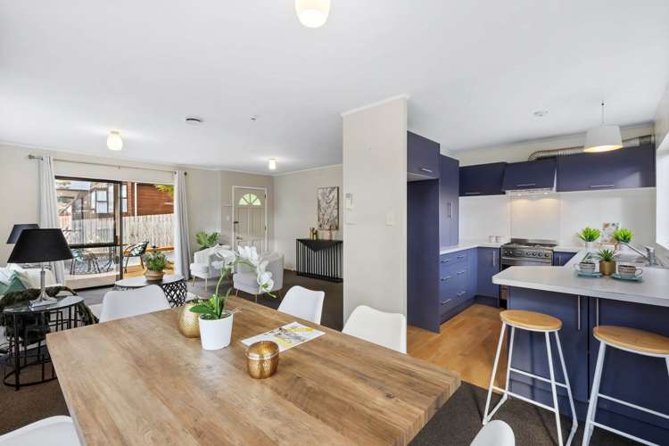 2/238 Sunset Road Windsor Park_7