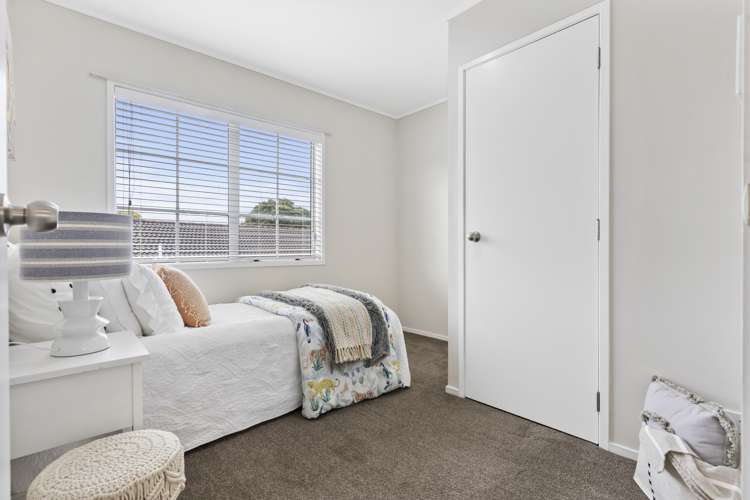 2/73 Botany Road Botany Downs_11