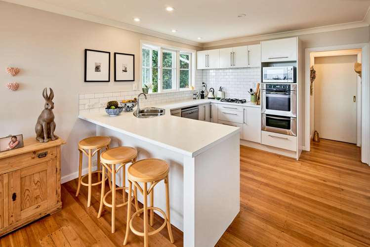 9 Mana View Road Paremata_16