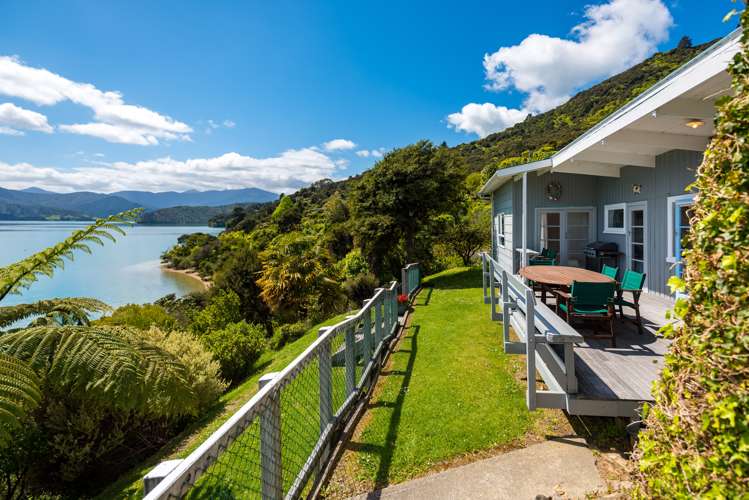 2453 Kenepuru Road Kenepuru Sound_16