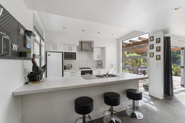 51 Te Puia Drive Aotea_17