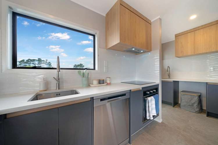 2/40C West Coast Road Glen Eden_9