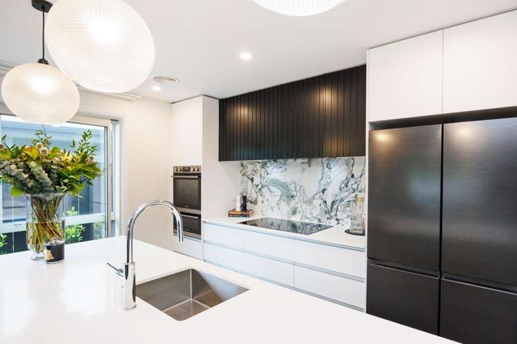 6 Solitude Crescent Kelvin Grove_14