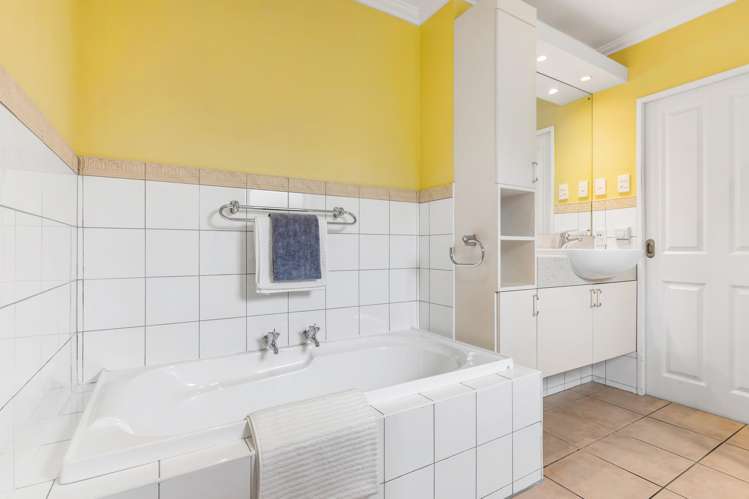 8 Alleyne Court Brown Owl_13